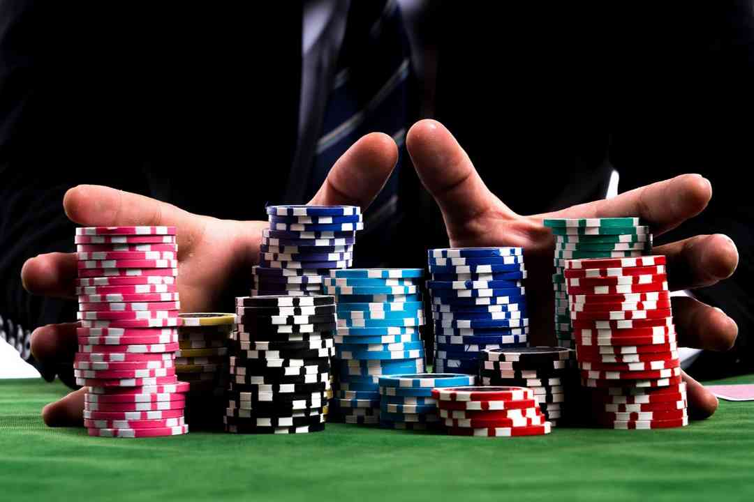 Poker là một trò chơi khó, đòi hỏi người chơi phải có chiến lược và kinh nghiệm